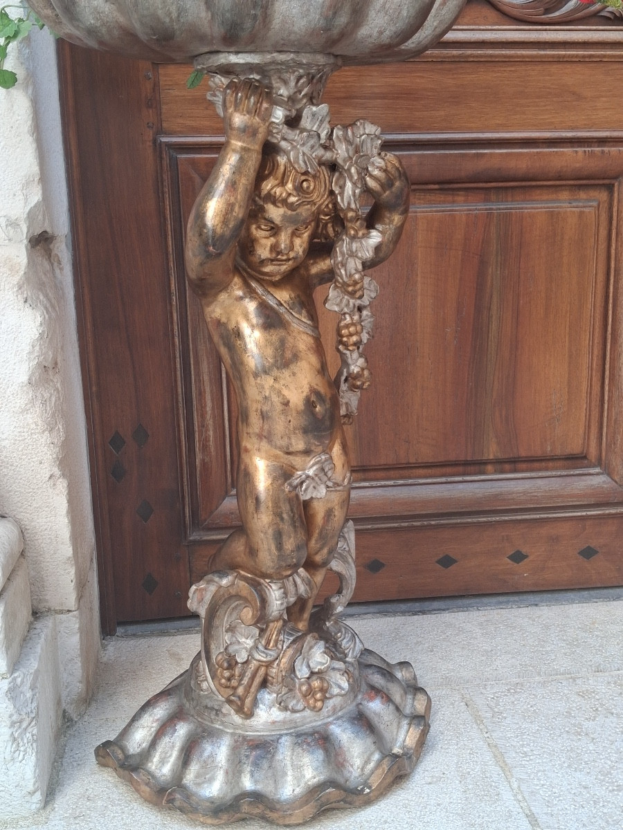 Grande jardinière d'un chérubin en bois sculpté polychrome avec son bac en zinc d'origine -photo-3