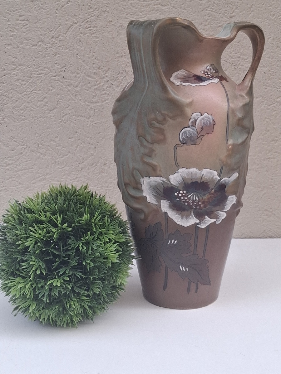 Vase en faïence émaillée à trois anses en forme de feuillage , décor fleurs, époque Art Nouveau-photo-1