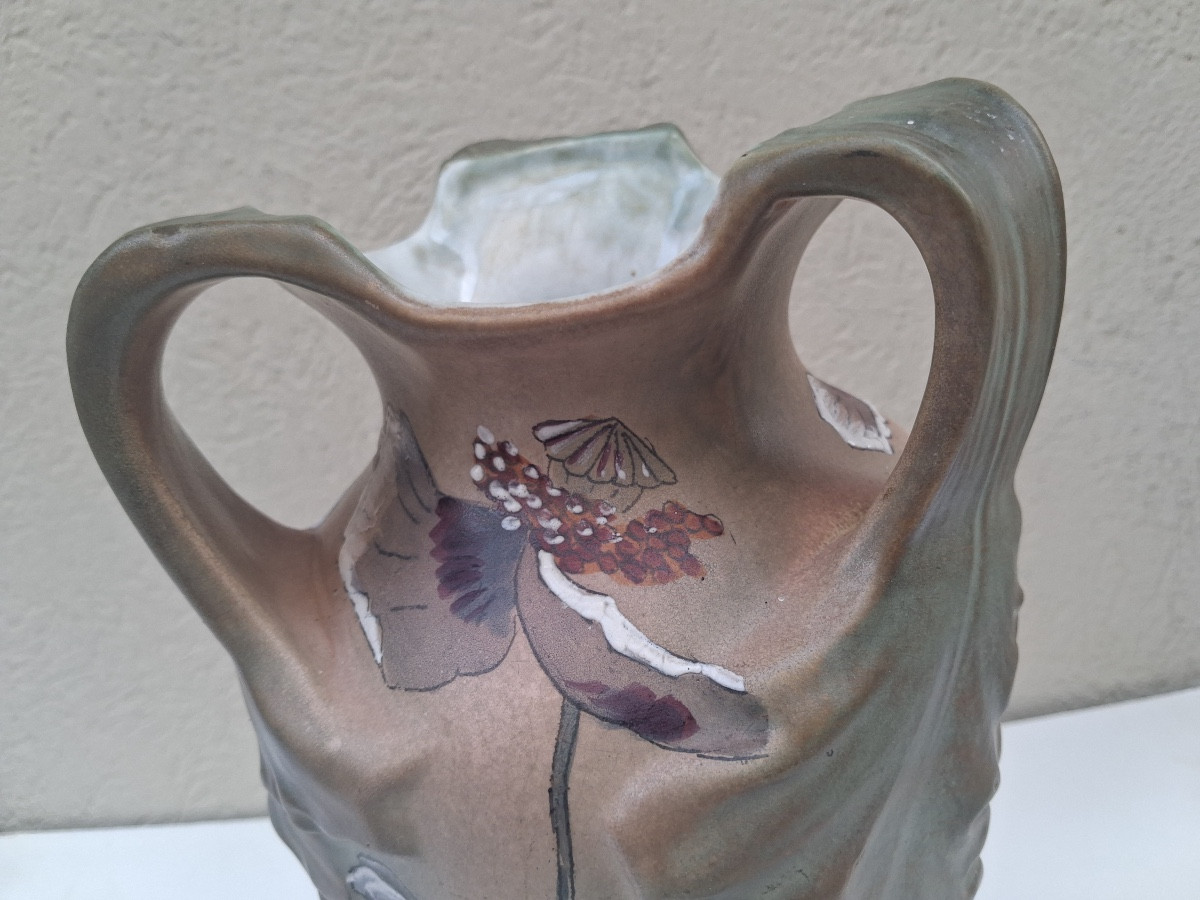 Vase en faïence émaillée à trois anses en forme de feuillage , décor fleurs, époque Art Nouveau-photo-2
