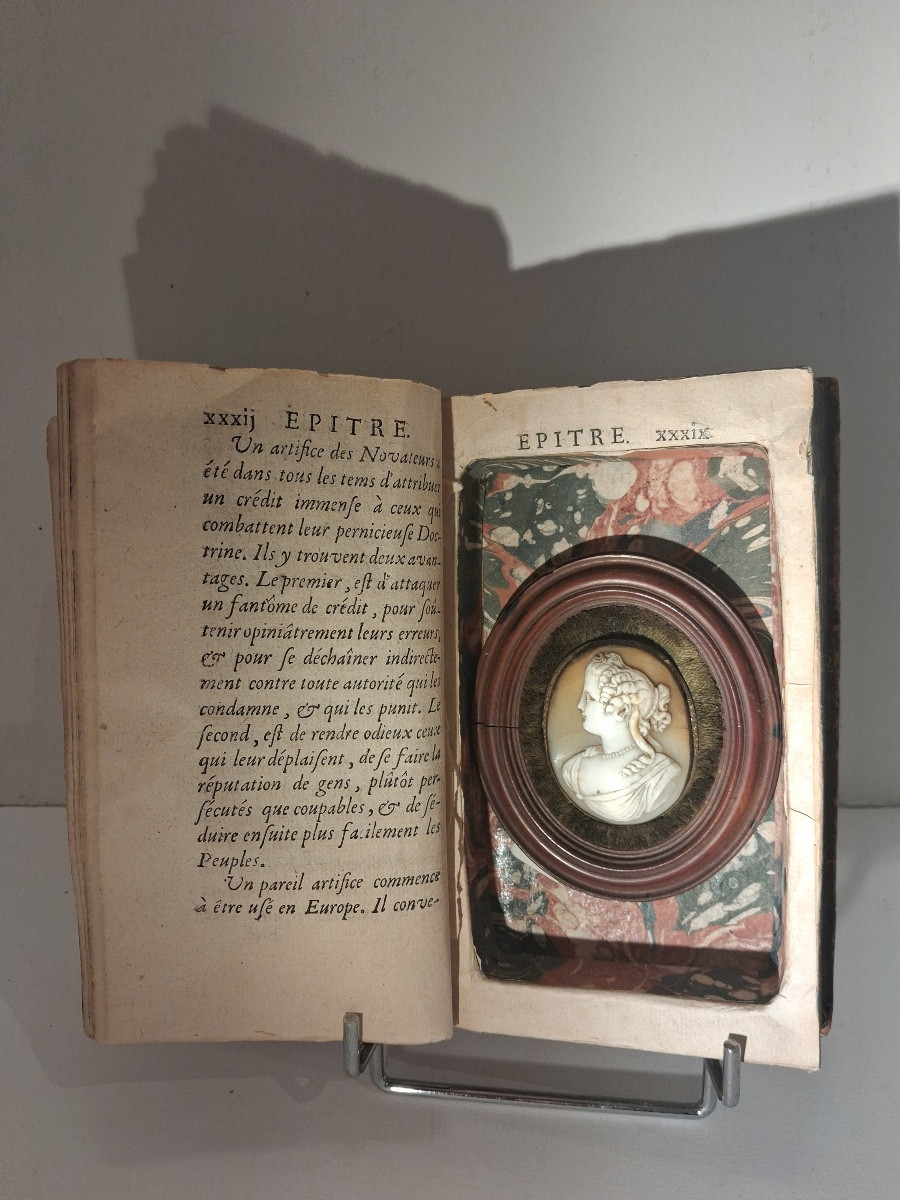Livre " cachette " à partir d'un livre du XVIII ème -photo-2
