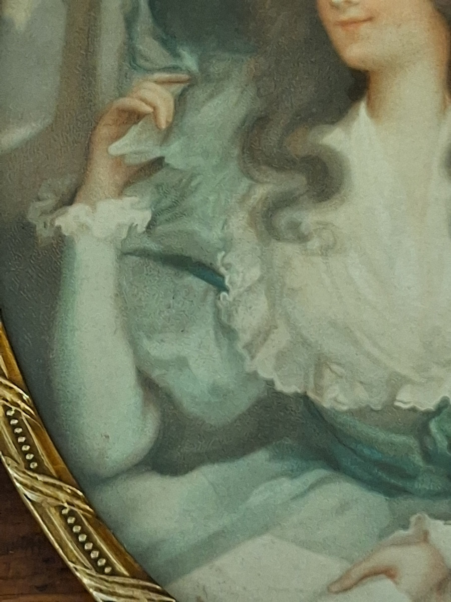 Miniature de forme ovale d'une femme lisant de style Louis XVI , encadrement en laiton ciselé -photo-5