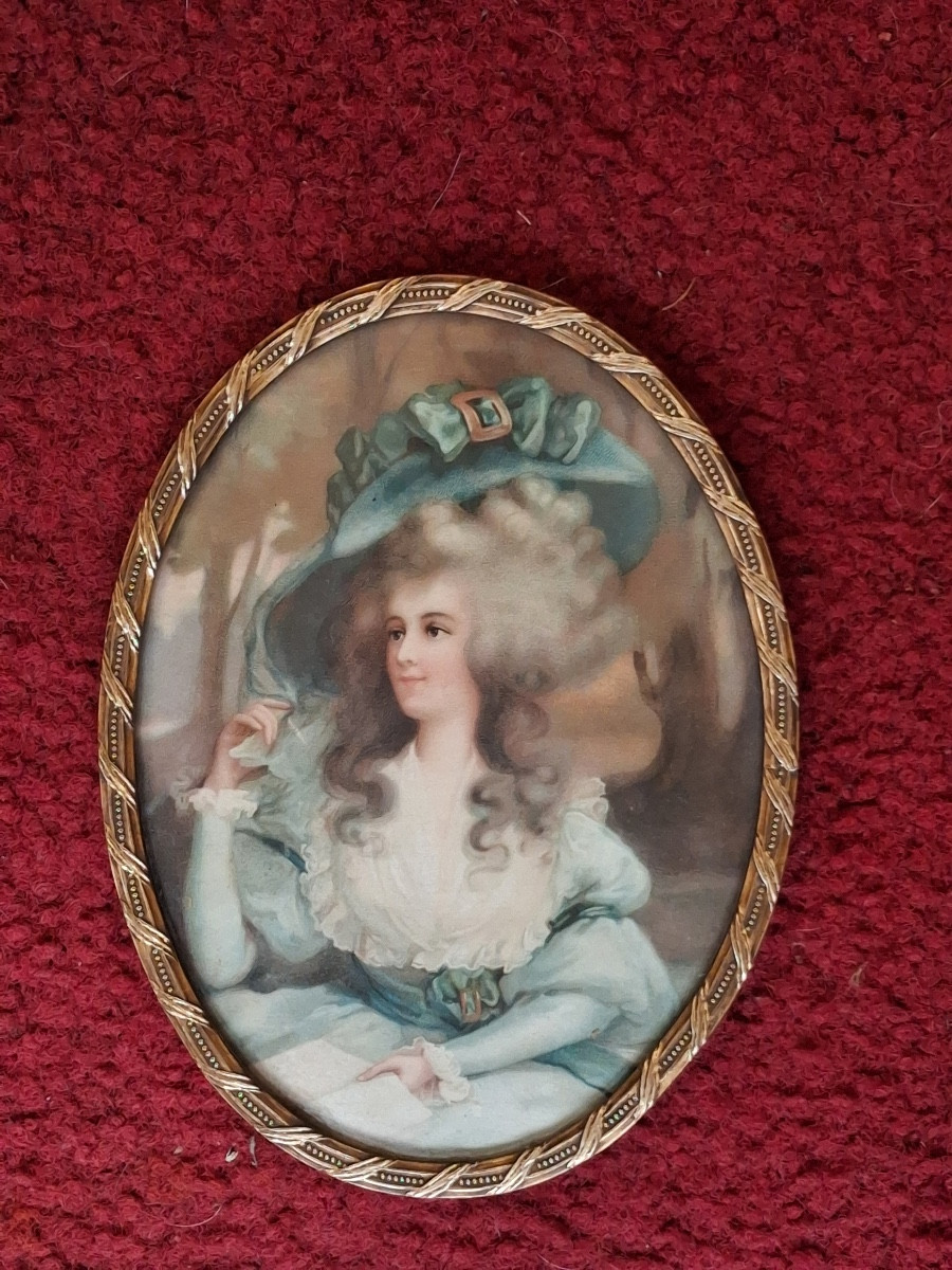 Miniature de forme ovale d'une femme lisant de style Louis XVI , encadrement en laiton ciselé -photo-7
