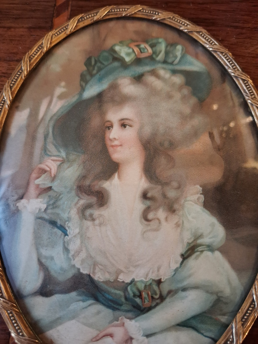 Miniature de forme ovale d'une femme lisant de style Louis XVI , encadrement en laiton ciselé -photo-8