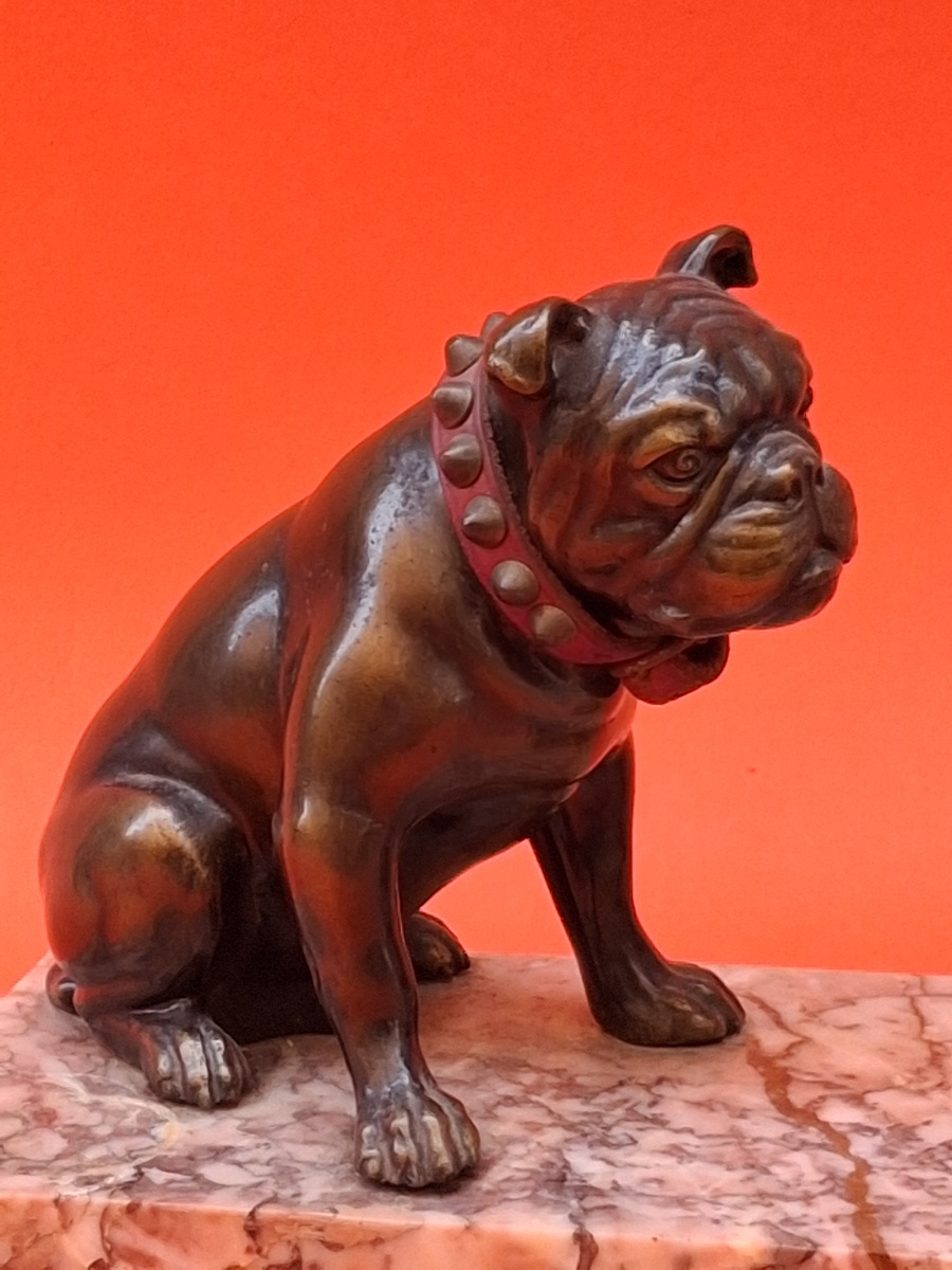 Veilleuse bouledogue en régule mordoré , socle en marbre , globe en verre craquelé -photo-4