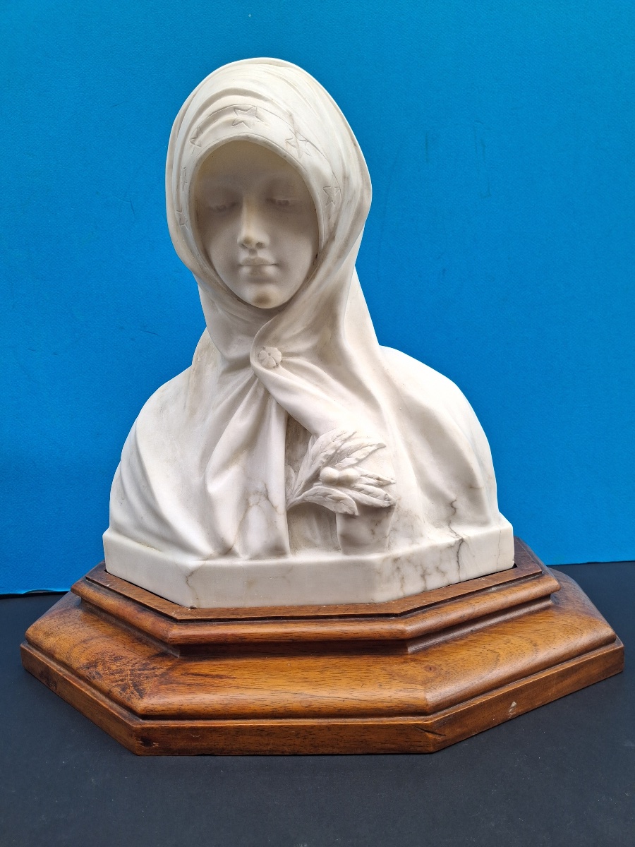 Marble Bust Of The Virgin Mary, Walnut Base, Signed By Guglielmo Pugi ( 1850- 1915 )