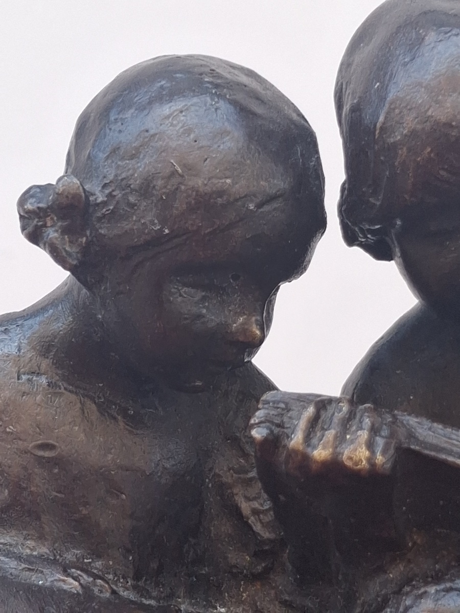 Bronze attribué à Becky Eiker  ( 1942) USA , deux petites filles assises lisant  XXème-photo-4
