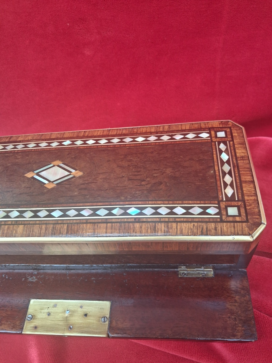 Boite, coffret  à bijoux avec incrustation de nacre et de laiton époque Napoléon III-photo-3