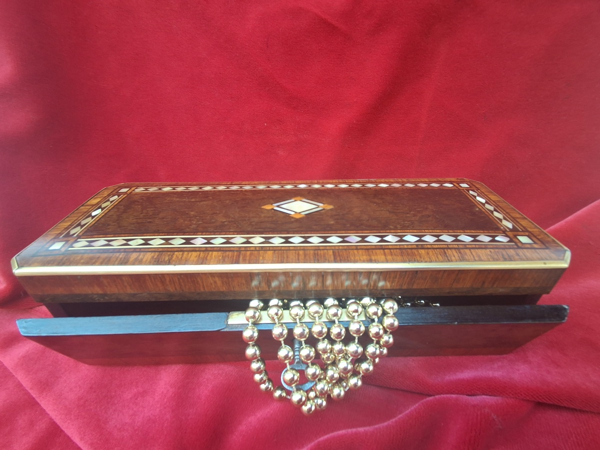 Boite, coffret  à bijoux avec incrustation de nacre et de laiton époque Napoléon III-photo-4