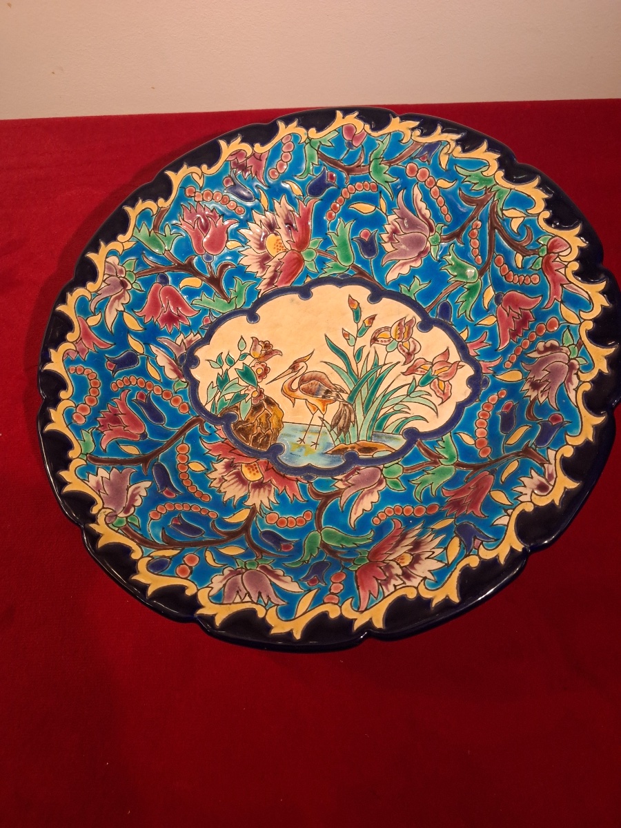 Emaux de Longwy  coupe creuse en émaux polychromes sur fond bleu 