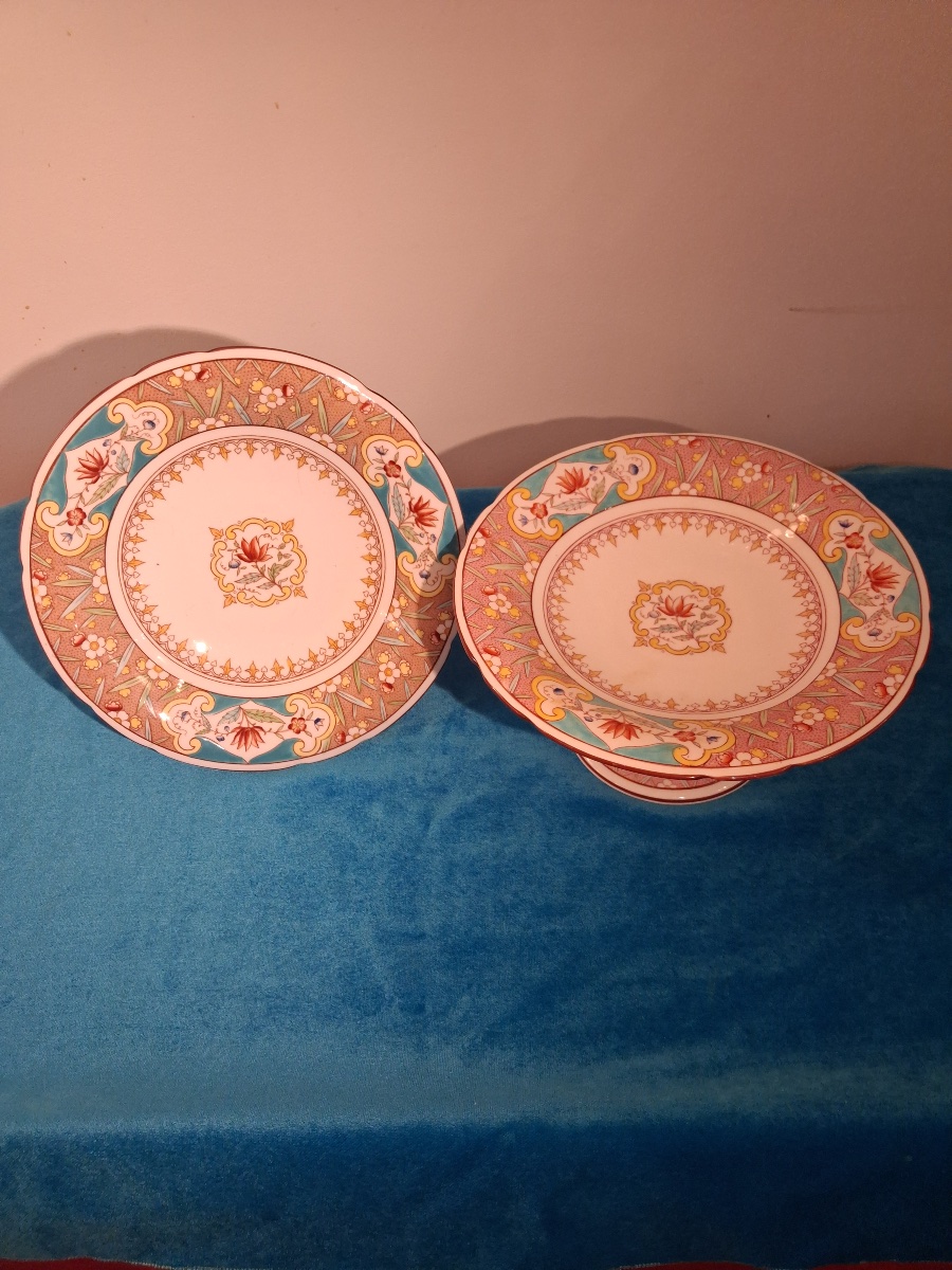 Paire de présentoirs à gâteaux sur pied,   faïence de Sarreguemines  ( Marque de 1914- 1918 )