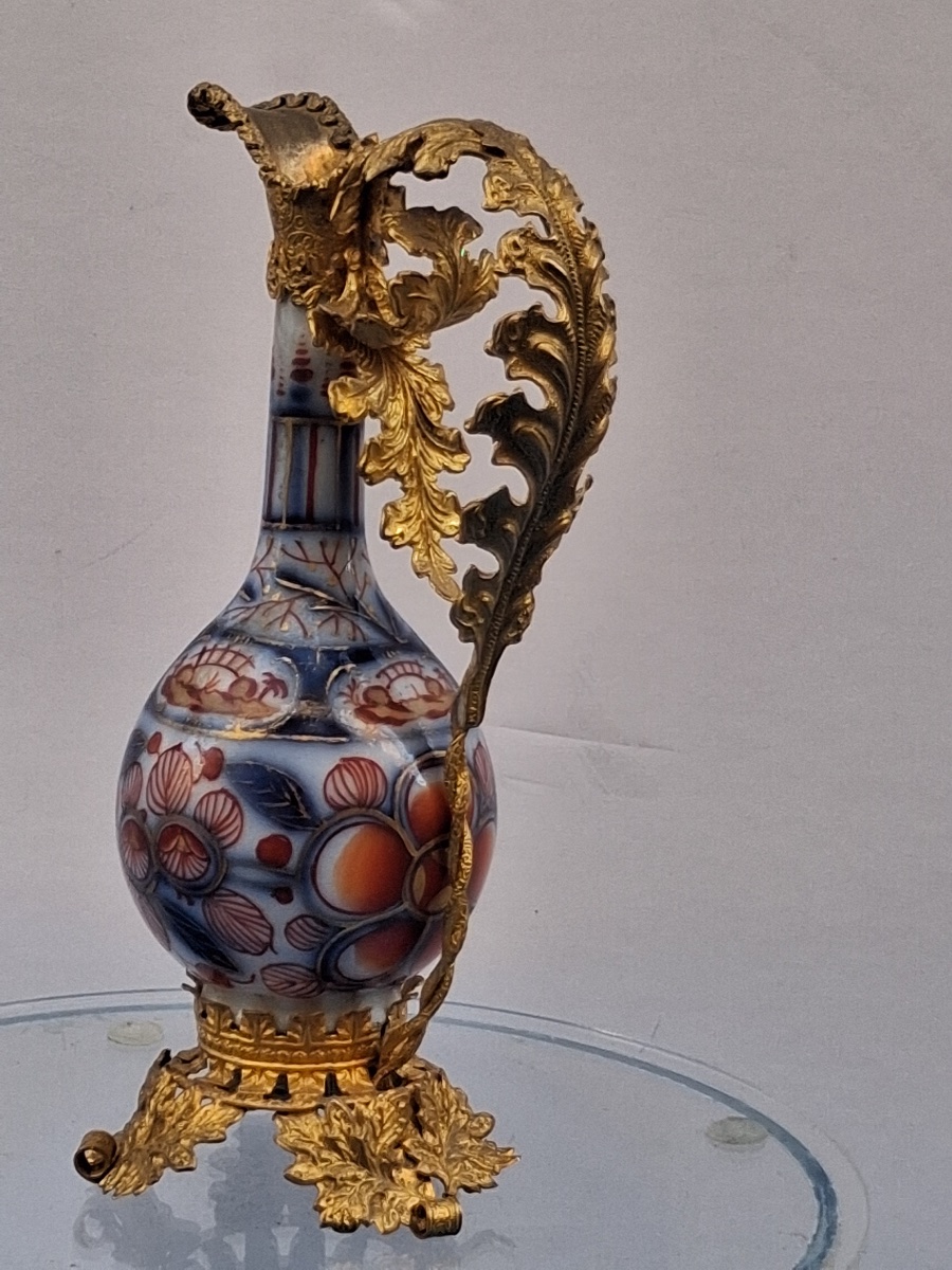 Aiguière en porcelaine , monture en laiton repoussé , ciselé et doré  XIX ème-photo-2