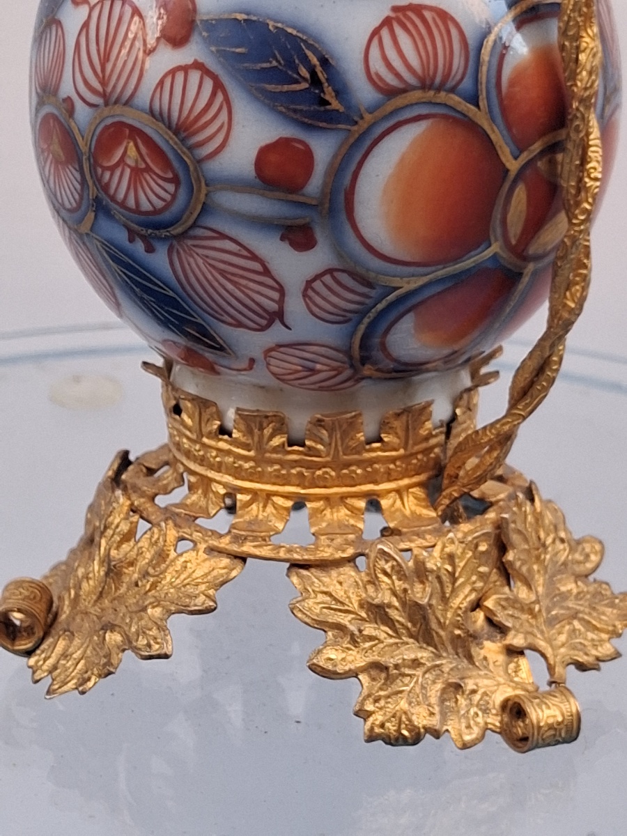 Aiguière en porcelaine , monture en laiton repoussé , ciselé et doré  XIX ème-photo-3