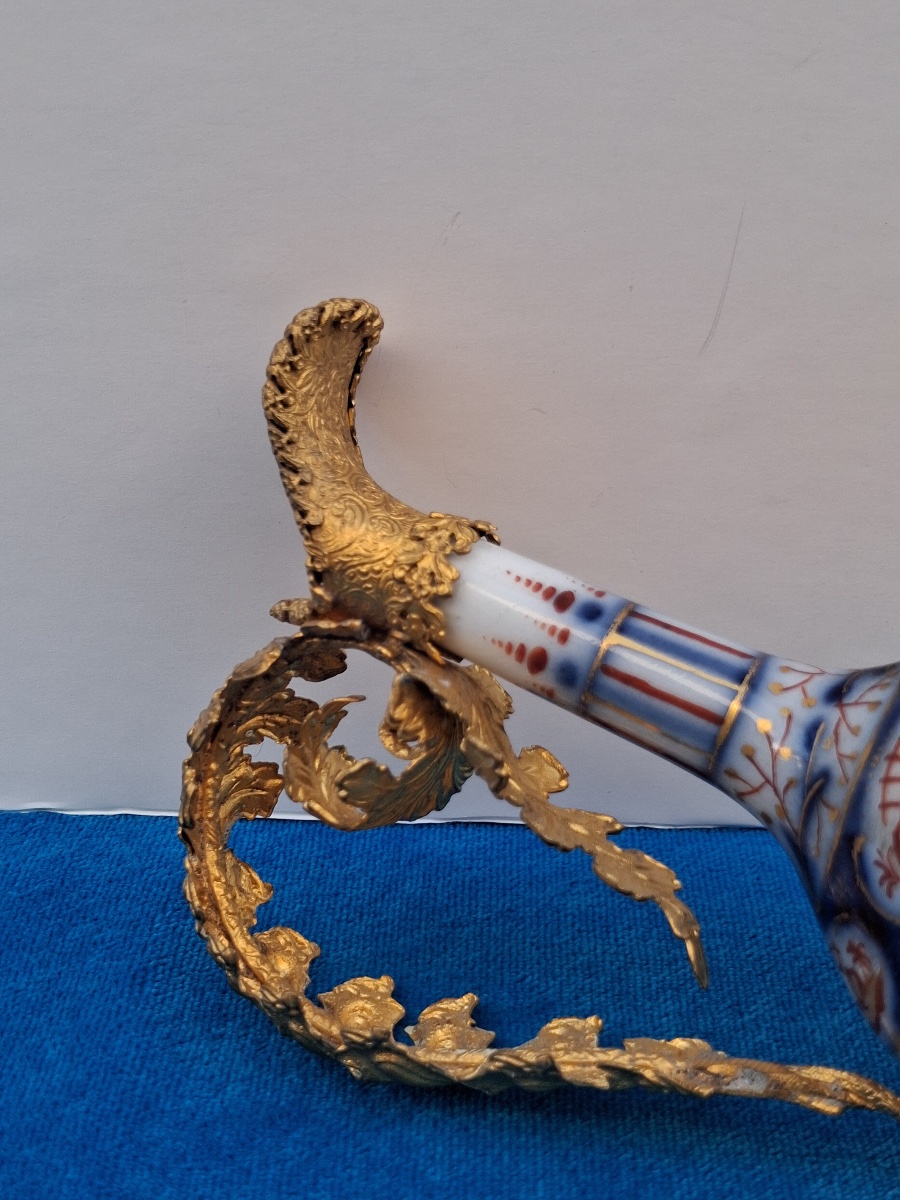 Aiguière en porcelaine , monture en laiton repoussé , ciselé et doré  XIX ème-photo-2