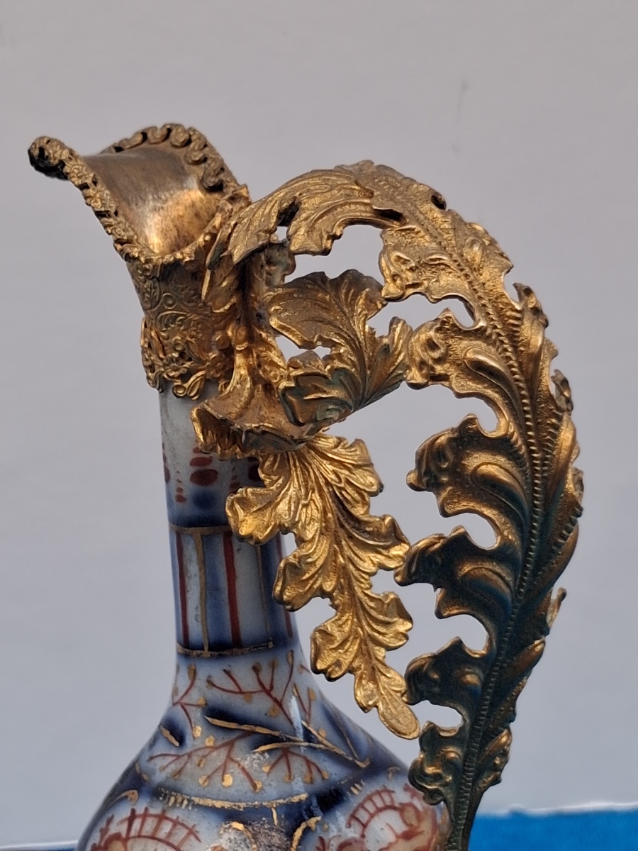 Aiguière en porcelaine , monture en laiton repoussé , ciselé et doré  XIX ème-photo-3