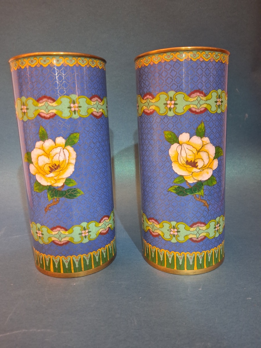 Paire de vases rouleau  ou pots à pinceaux en émaux cloisonnés  , fin de la dynastie Qing-photo-2