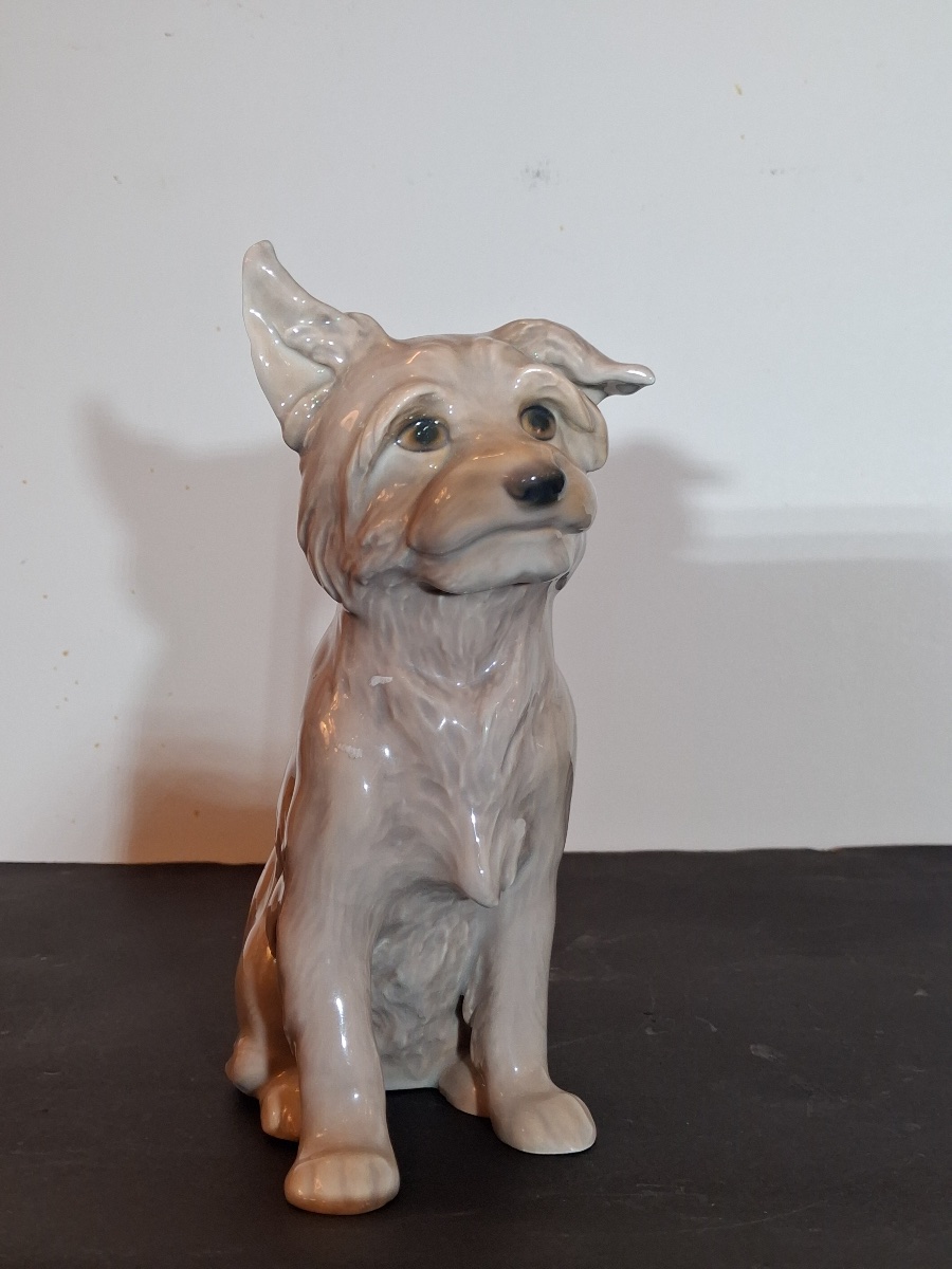 Danish Porcelain Dog Figurine, Bing &amp; Grondahl, Copenhagen, Early 20th Century 