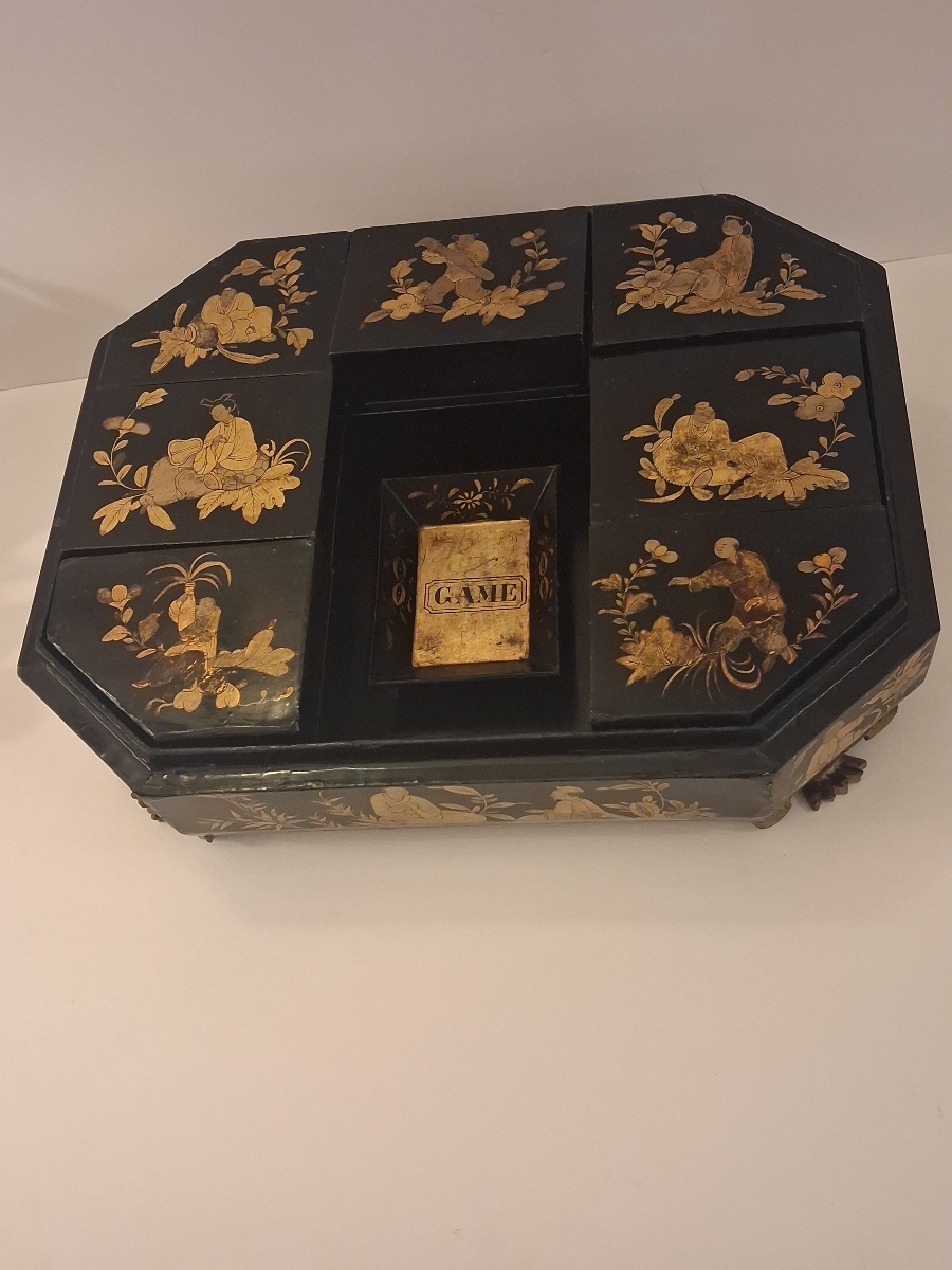 Grande boite à jeu chinoise , en laque noire et dorée ,complète , Canton XIX ème -photo-2