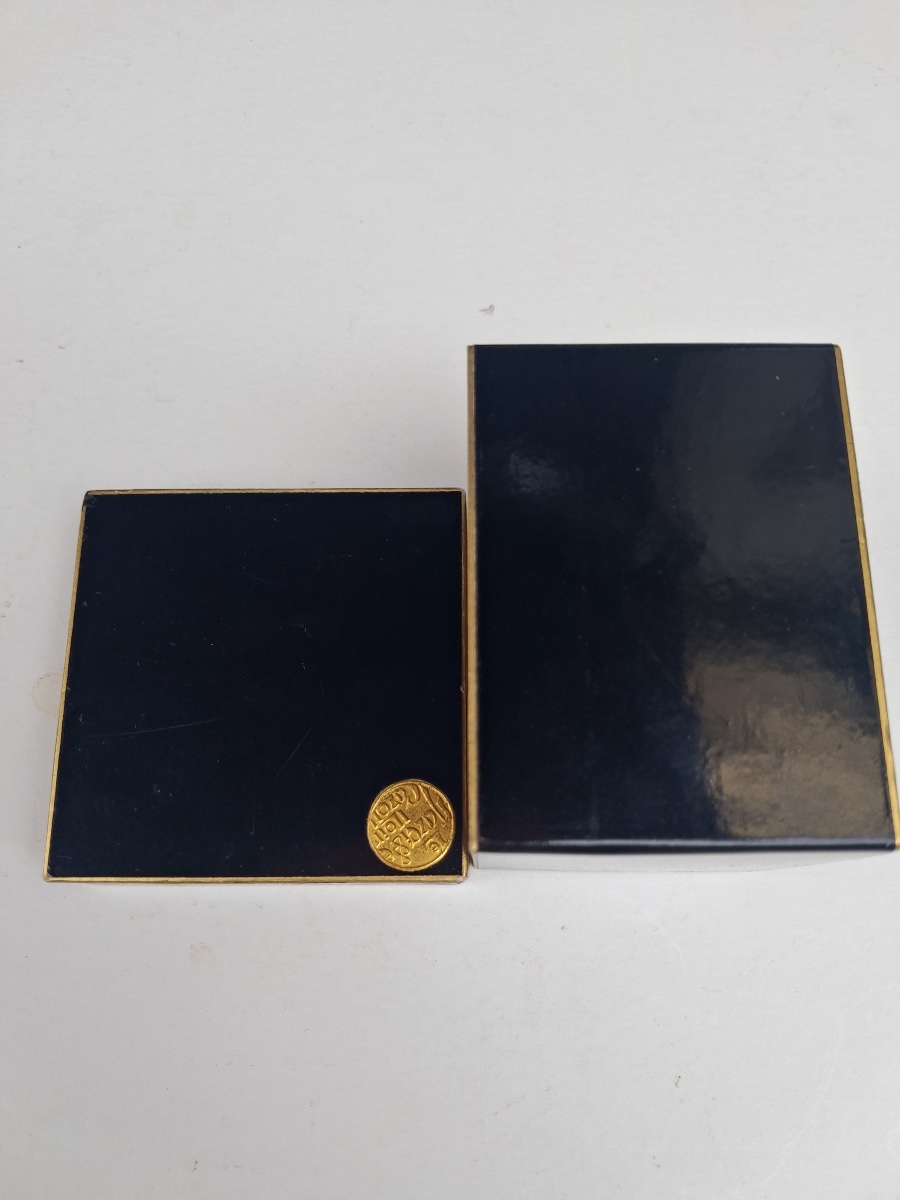 A Bottle Of Caron's "le Narcisse Noir" Perfume In Its Original Box From The Early 20th Century-photo-3