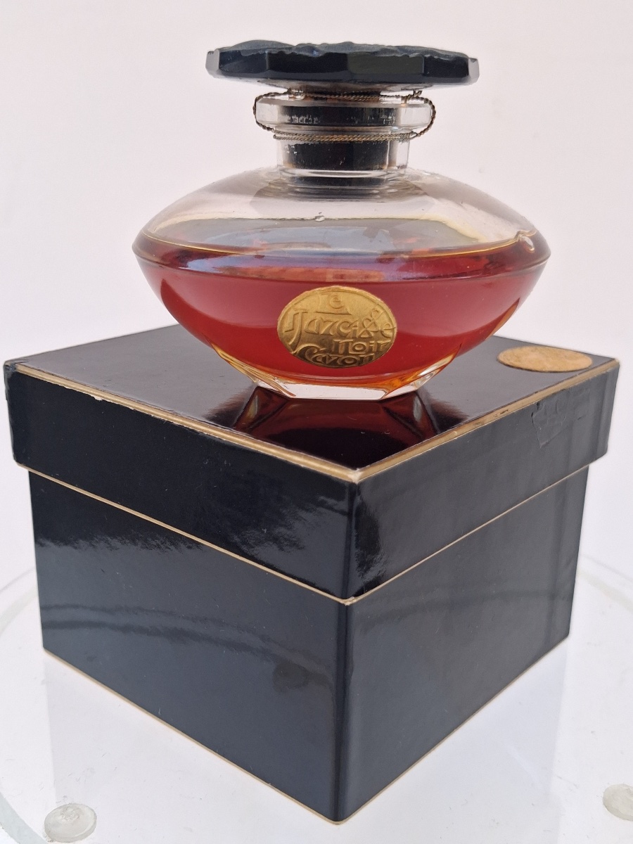 A Bottle Of Caron's "le Narcisse Noir" Perfume In Its Original Box From The Early 20th Century-photo-4