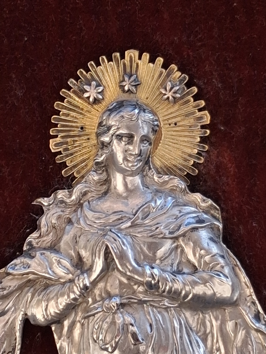 Tableau religieux de dévotion :  la Vierge Marie  , en argent massif repoussé, cadre  en bois -photo-3