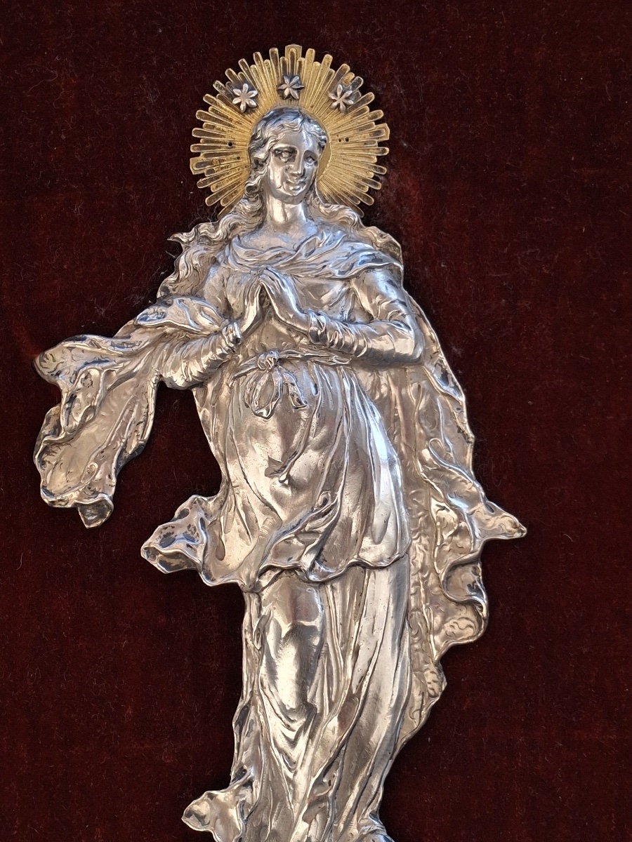 Tableau religieux de dévotion :  la Vierge Marie  , en argent massif repoussé, cadre  en bois -photo-4