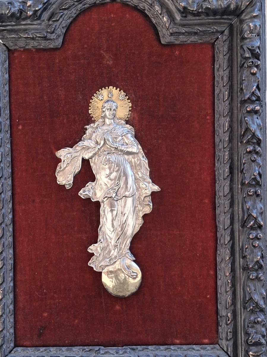 Tableau religieux de dévotion :  la Vierge Marie  , en argent massif repoussé, cadre  en bois -photo-7