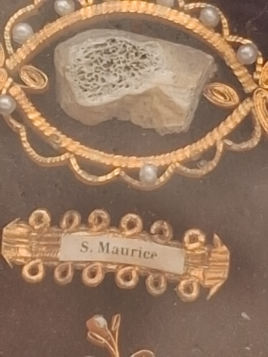 Reliquaire à paperolles , relique de St Maurice ,au revers les quatre sceaux originaux XIX ème-photo-3