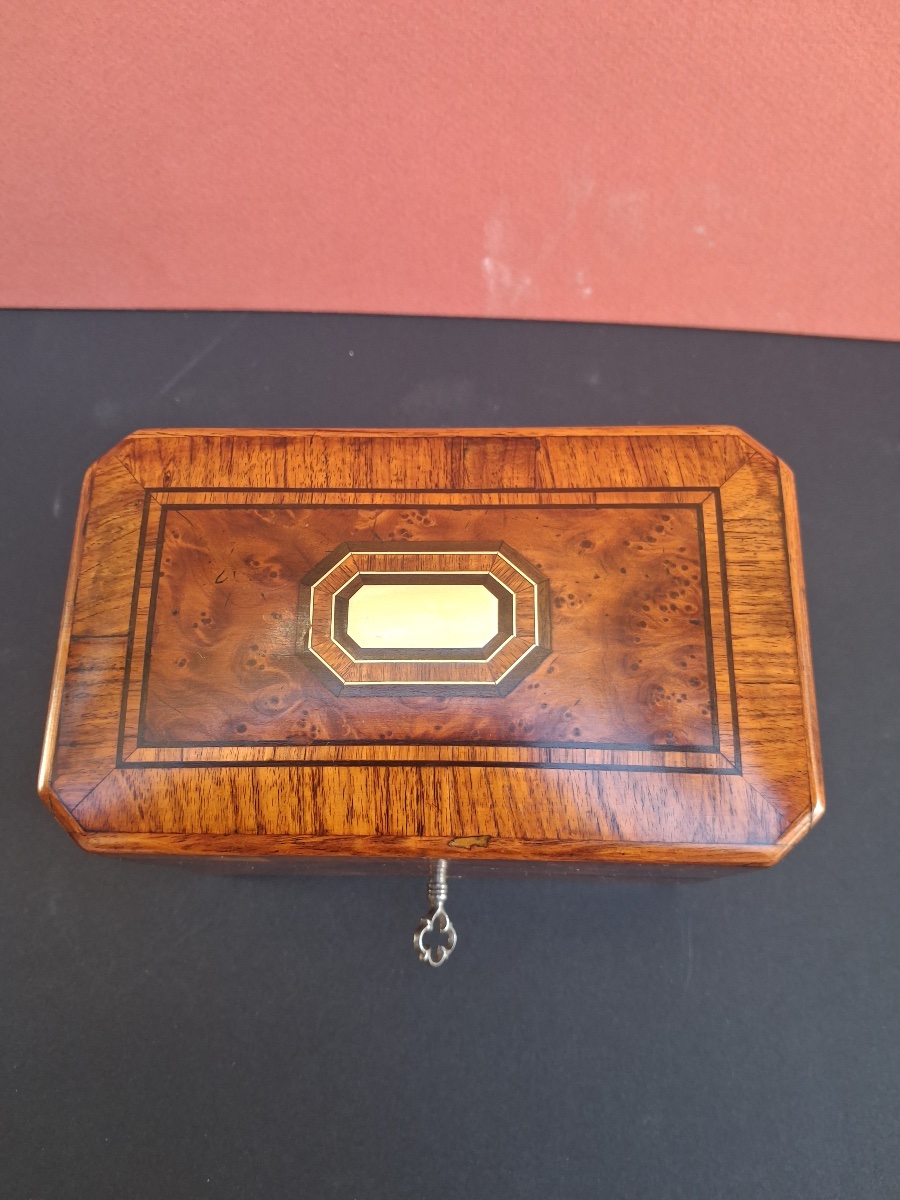 Jewelry Box Or Inlaid Box Made Of Burl Cedar, Rosewood, Palisander, And Brass -photo-3