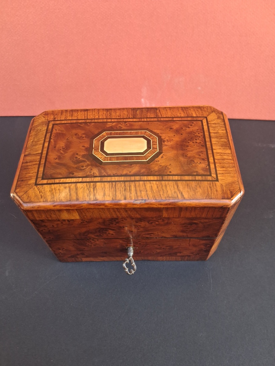 Jewelry Box Or Inlaid Box Made Of Burl Cedar, Rosewood, Palisander, And Brass -photo-1