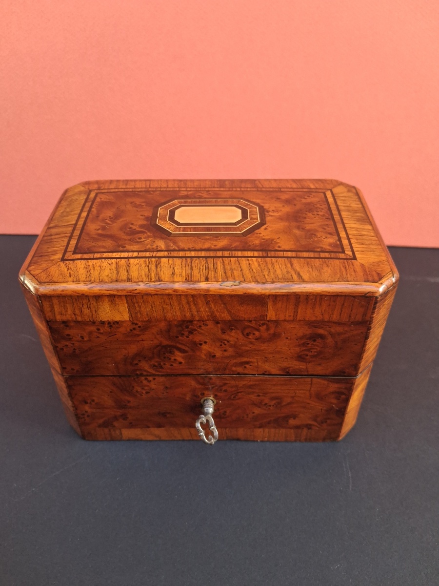Jewelry Box Or Inlaid Box Made Of Burl Cedar, Rosewood, Palisander, And Brass 