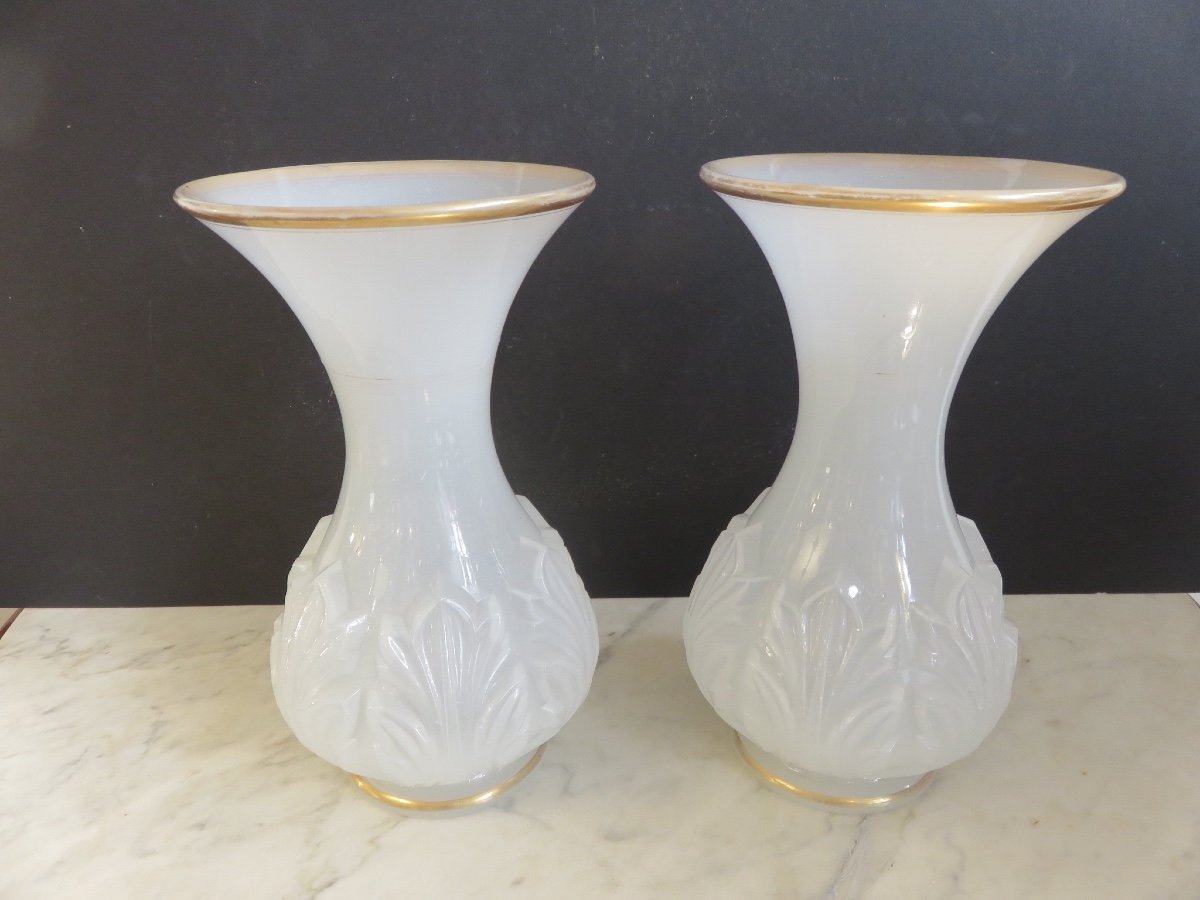 Pair Of White Opaline Vases With Leaf Decoration-photo-4