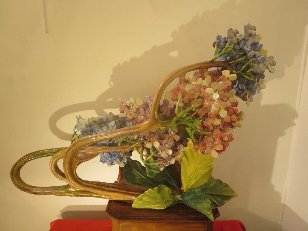 Jardinière En Barbotine Art Nouveau  : Bouquet d'Hortensias Bleus Et Rose 