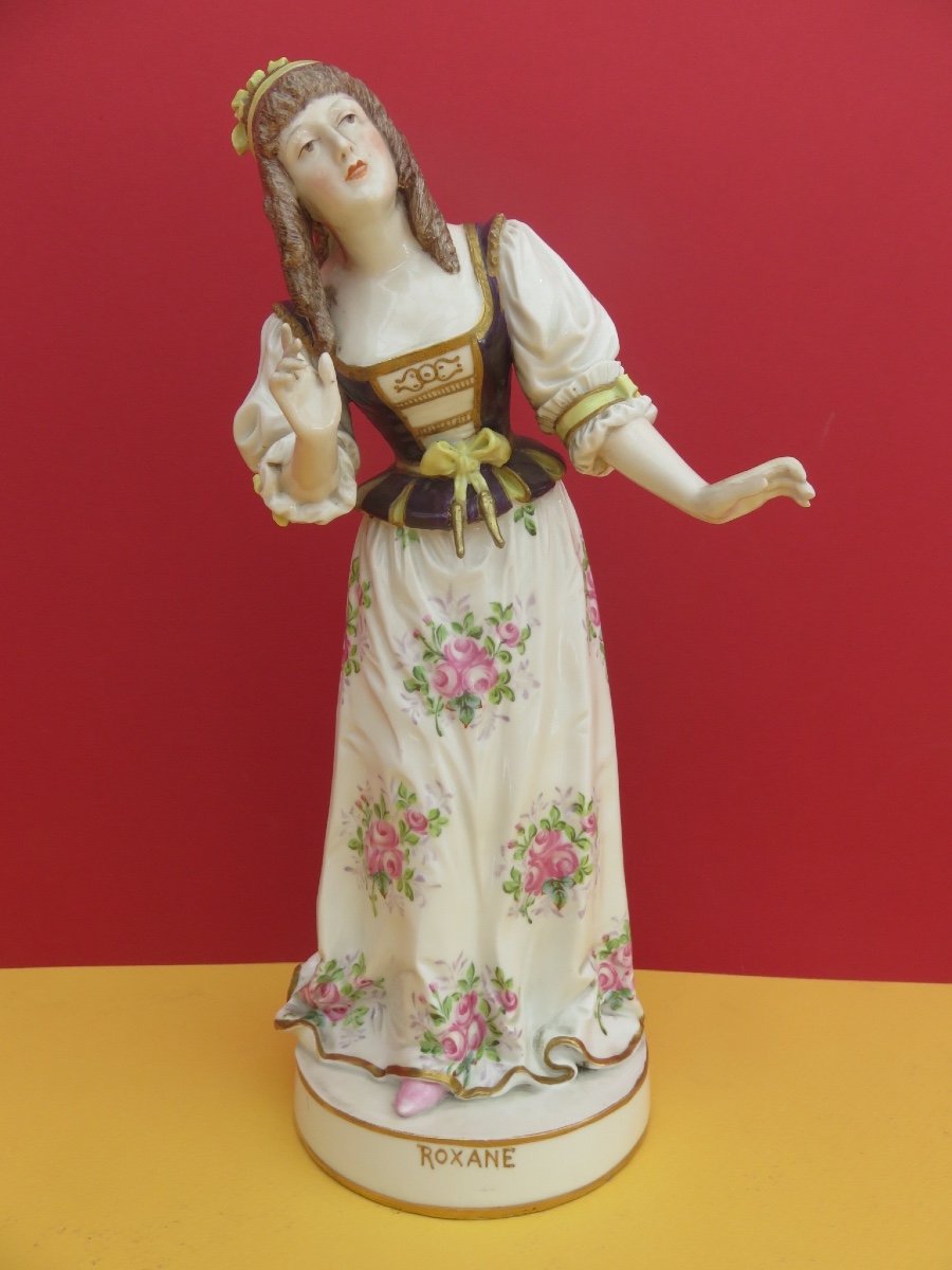 Figurine , femme, en porcelaine de Paris , polychrome , marque de M.E. Clauss (1887- 1900 )