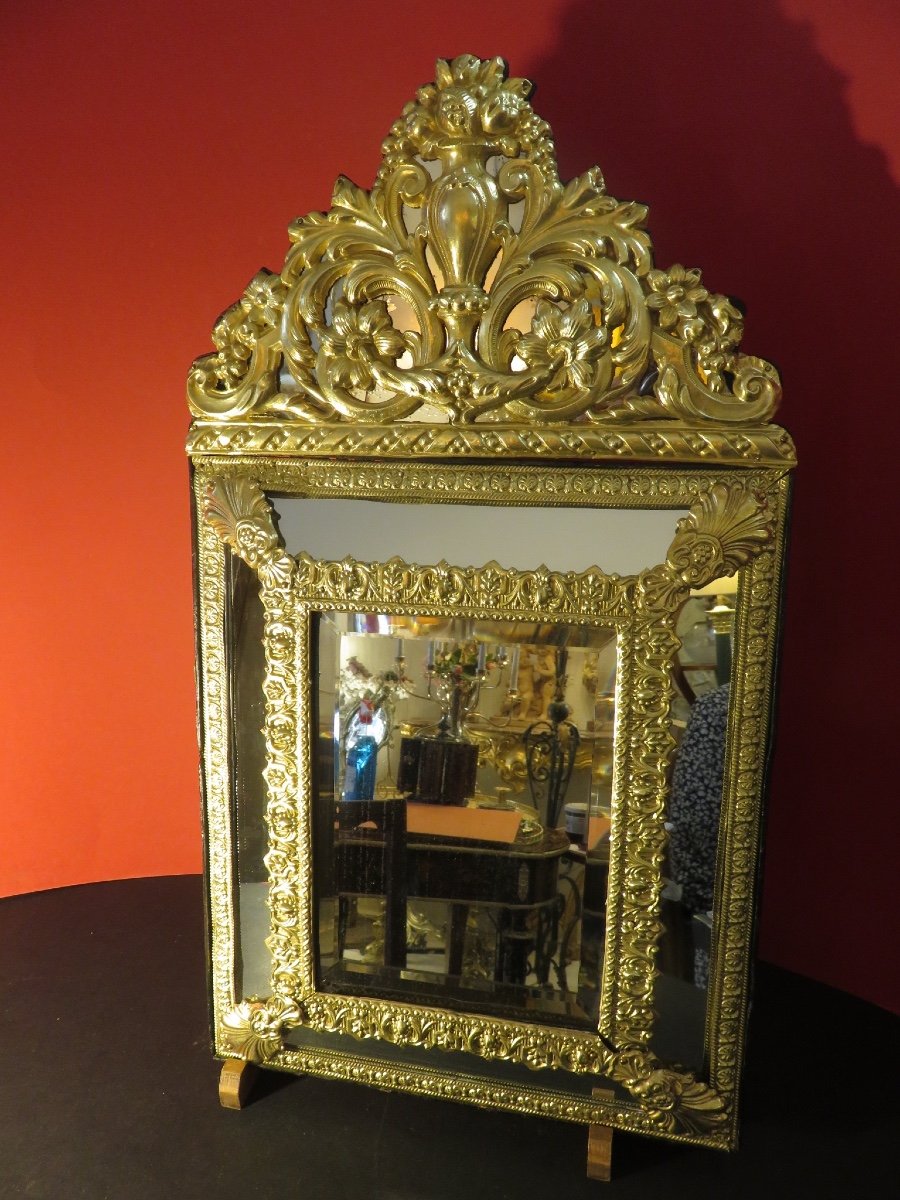 Miroir à parecloses en laiton repoussé de style Louis XIV d'époque XIX ème -photo-2