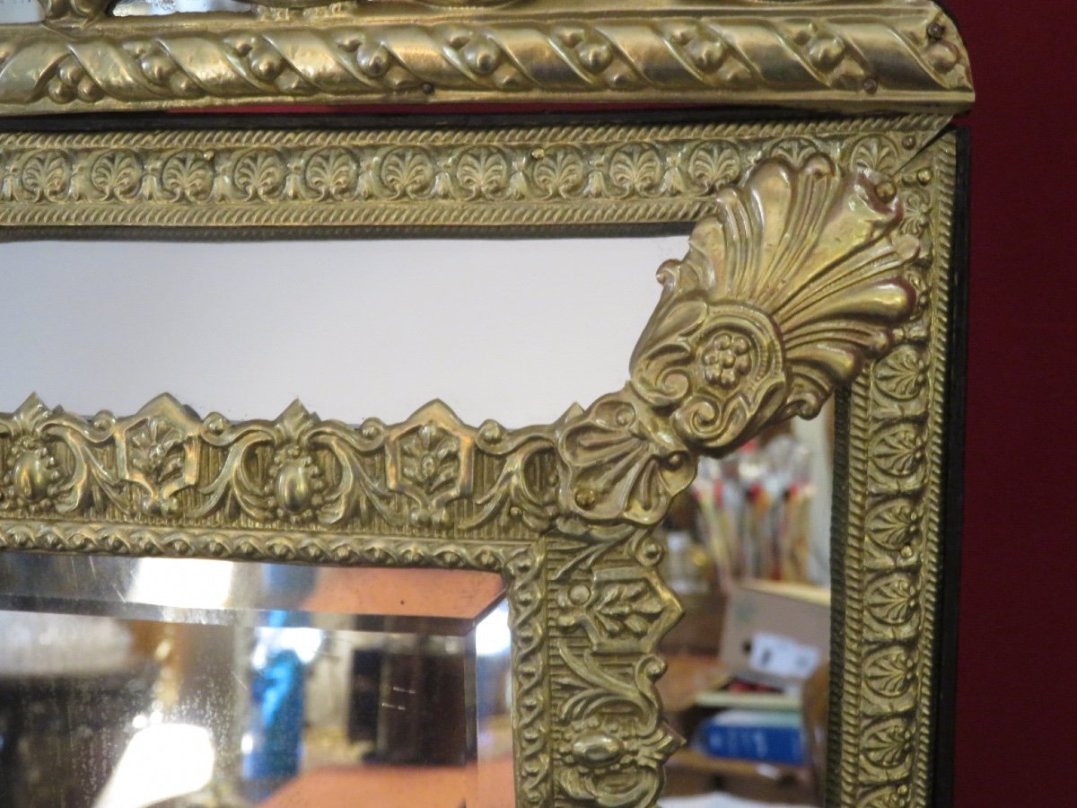 Miroir à parecloses en laiton repoussé de style Louis XIV d'époque XIX ème -photo-3