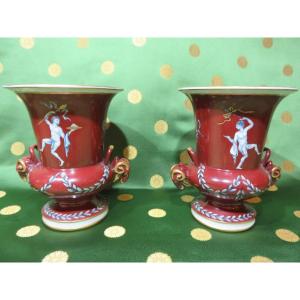 Paire de vases de forme Medicis en porcelaine à double décor dans le style Néo classique XX ème