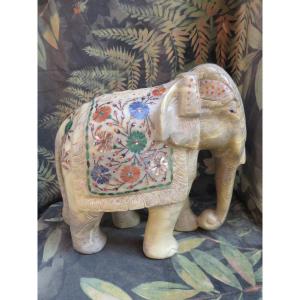 Eléphant en marbre d'Agra , en marqueterie de pierres  ( Hauteur 24 cm )  XXème