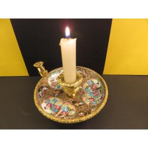 Bougeoir à main en porcelaine de Canton , monture en bronze doré 