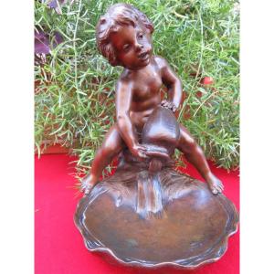 Louis &François Moreau ( XIX - XX )bronze : coupe polylobée d'un enfant sur une coquille 