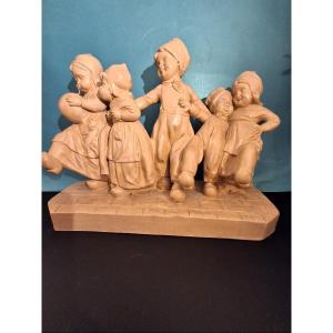 Terre cuite , "Jour de fête "  ronde d'enfants signée  de Rubens Capaldo ( 1908- 1997 ) 