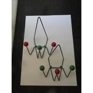 Paire de porte manteau mural ,en métal et boules de bois , années 60 , attribuée à Roger Feraud