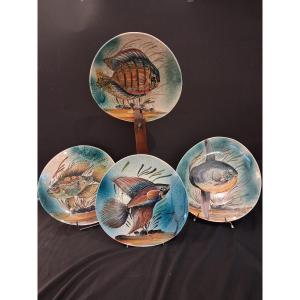 Quatre assiettes en faïence à décor émaillé de poissons signées  L.Dagueneau   XXème