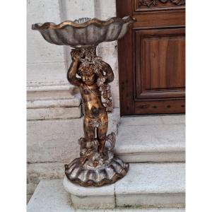 Grande jardinière d'un chérubin en bois sculpté polychrome avec son bac en zinc d'origine 