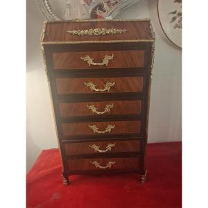 Meuble de maîtrise : chiffonnier marqueté , de style Louis XV , époque XIX ème .