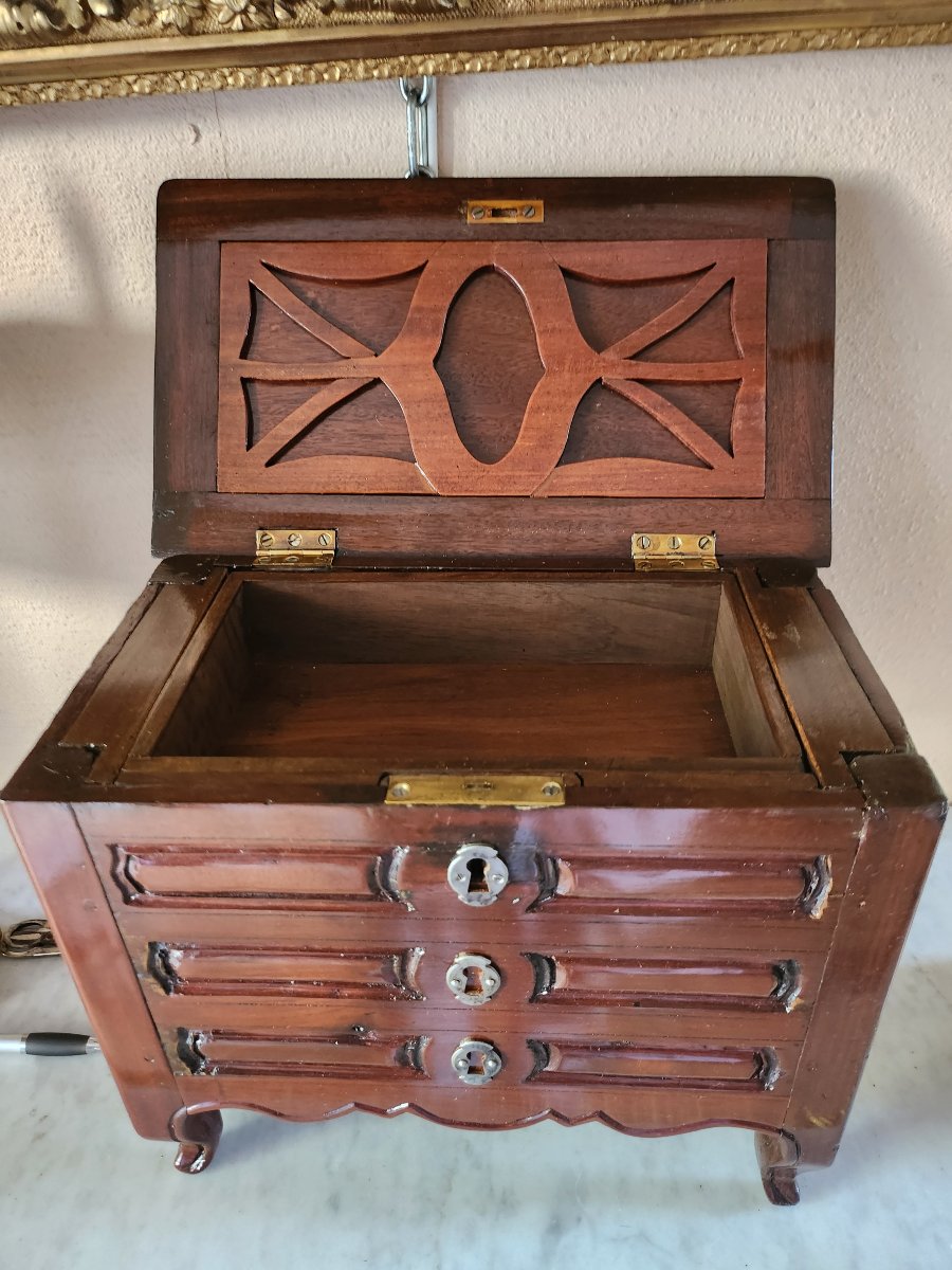 Master's Chest Of Drawers-photo-2