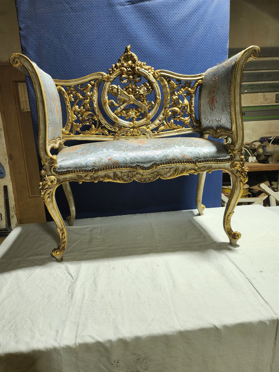 petite banquette