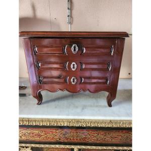 Master's Chest Of Drawers
