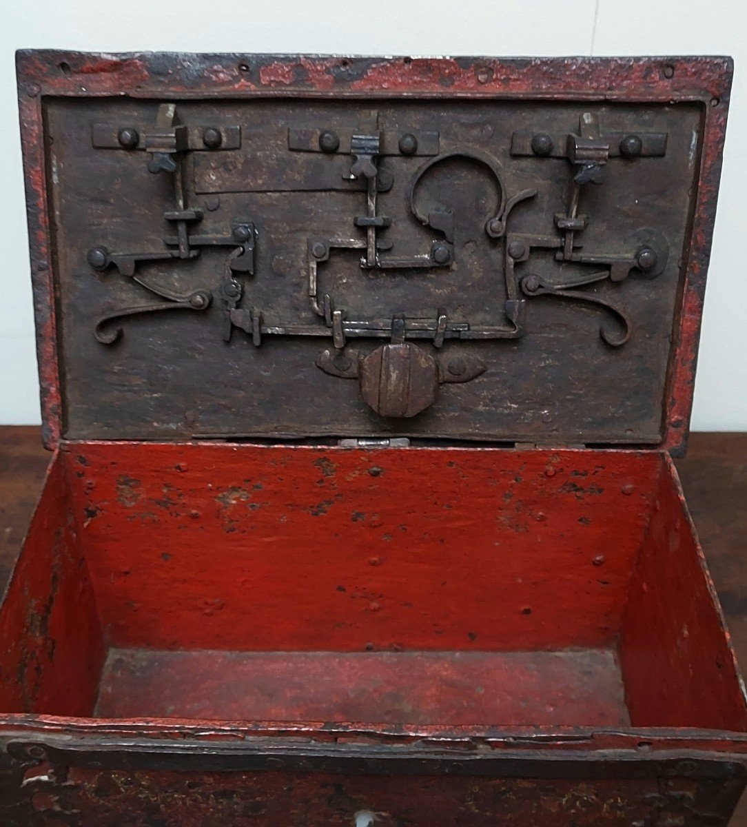 Exceptional Polychrome Cast Iron Box 16/17th -photo-3