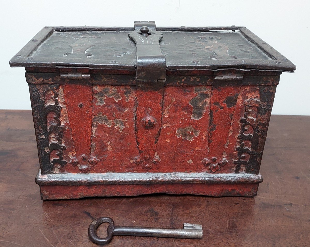 Exceptional Polychrome Cast Iron Box 16/17th -photo-5