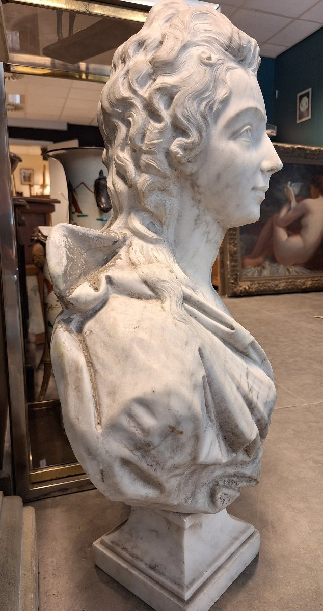 Buste de femme en marbre blanc dans le goût du XVIIIème époque XIXème-photo-1